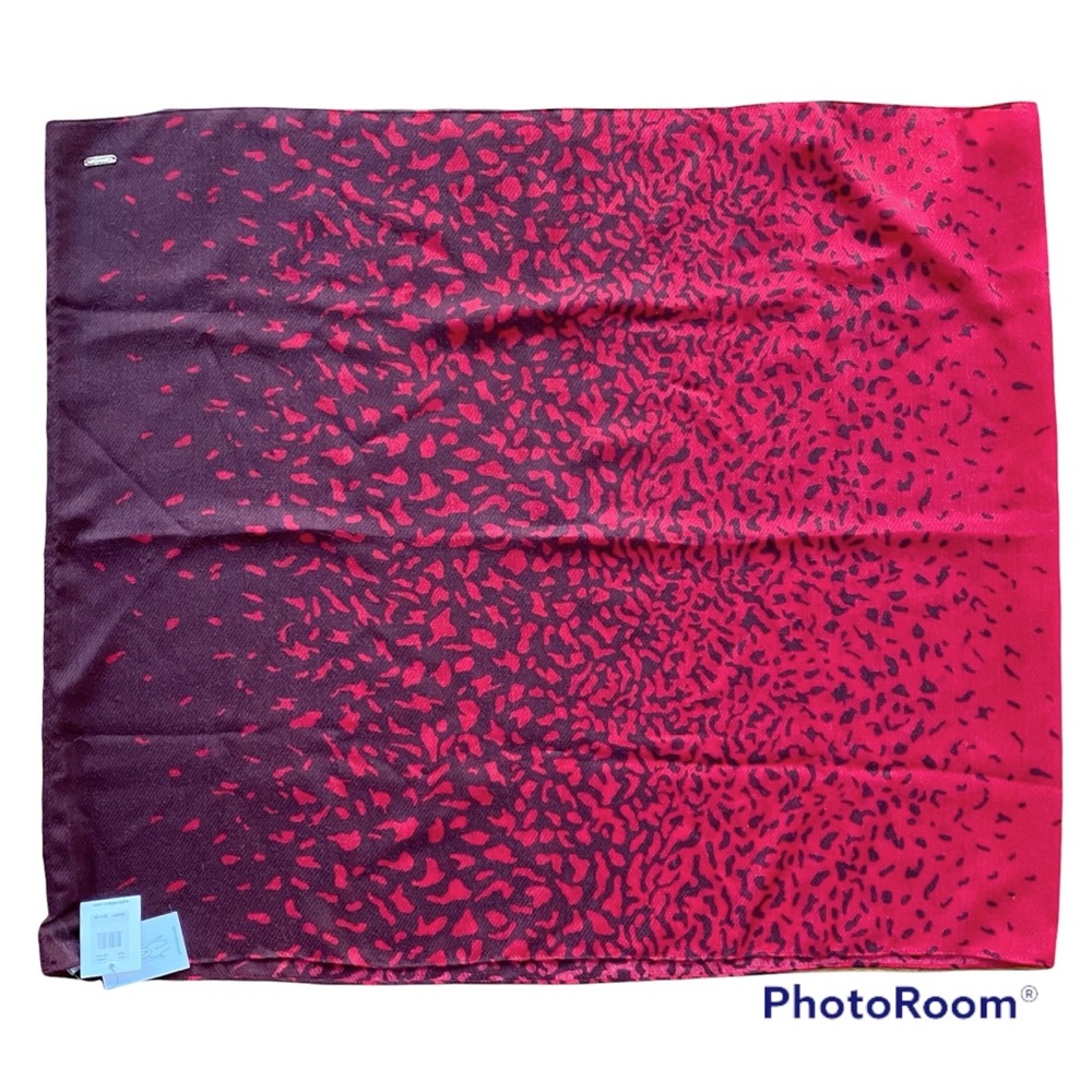 Calvin Klein Soft Infinity Scarf, “Rouge” Print - NWT - Picture 2 of 12